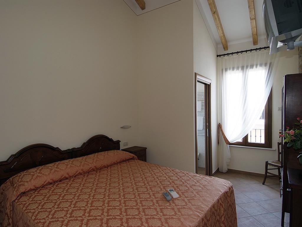 9 Muse Bed And Breakfast Canneto sull'Oglio Δωμάτιο φωτογραφία